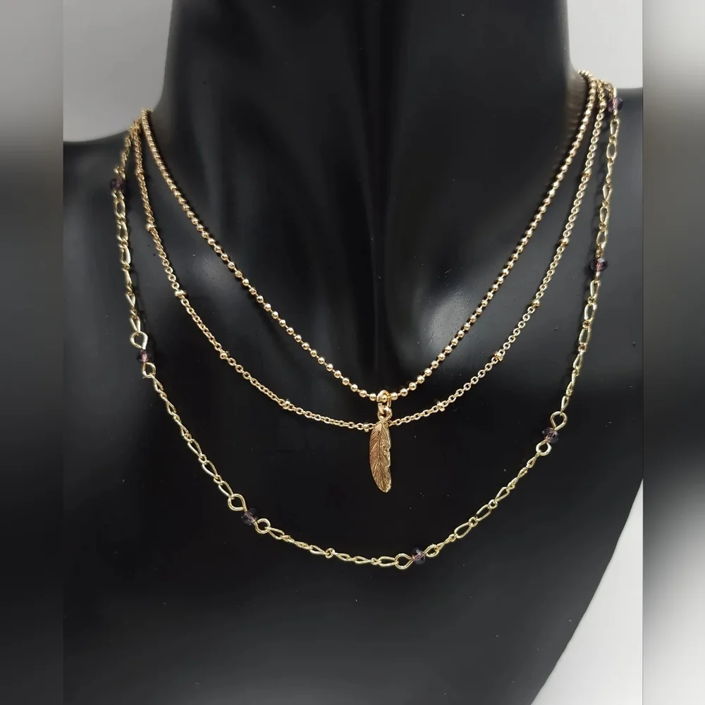 Layered chain feather charm necklace - Picture 4 of 6